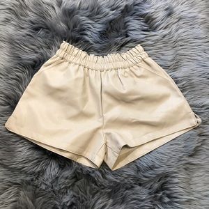 New beige vegan leather shorts szM